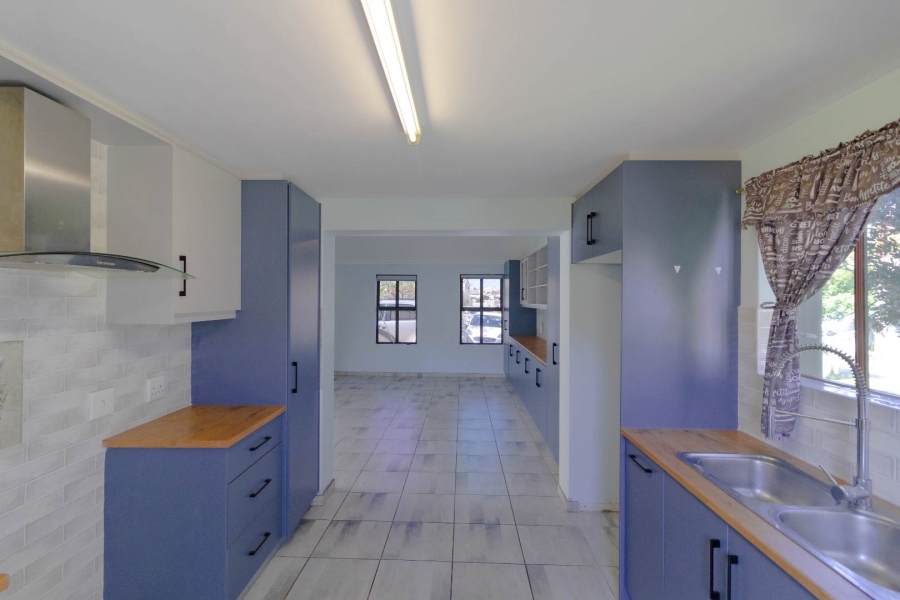 4 Bedroom Property for Sale in Sandbaai Western Cape